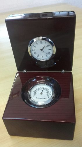 Reloj Con Termometro Laqueado De Escritorio.mardan