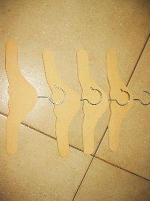 perchas infantiles de madera x 4