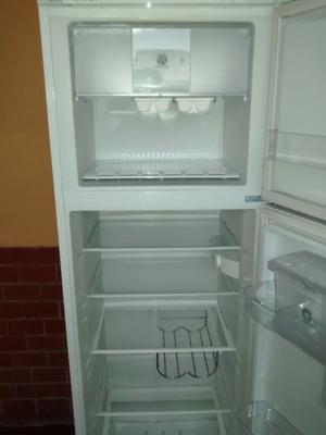 HELADERA CON FREEZER