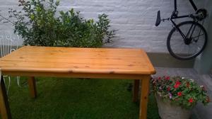 Mesa de madera de pino