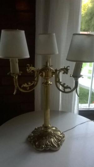 Velador Antiguo de 3 luces totalmente en bronce.$