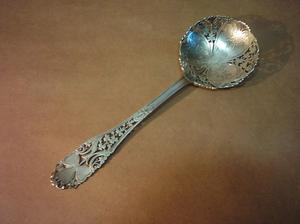 antigua cuchara cernidora de plata punzón de londres 
