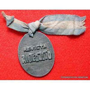 medalla metalica de san martin y cinta de los colores