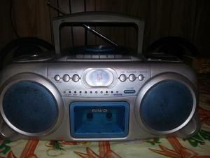 Radiograbador con cd marca AIWA