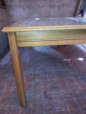 mesa de madera con marmol