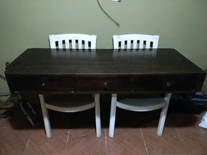 Mueble antiguo con cajones