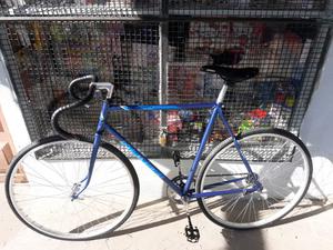 VENDO BICICLETA NUEVA R28 FIXIE.. media carrera.. impecable