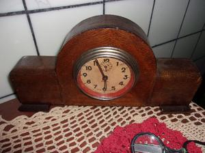 antiguo despertador suizo $.-