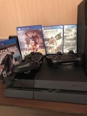 PlayStation 4 de 500gb en caja + 2 joistick + 4 juegos