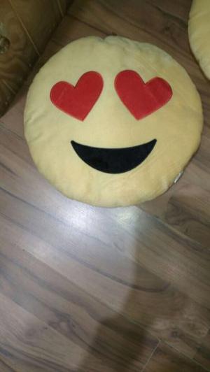 Almohadones Emoticones Emojis Bordados