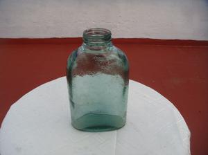 botellón de vidrio verde antiguo