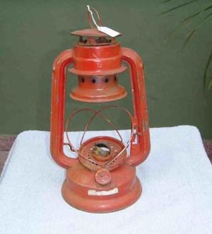 farol a kerosene rojo antiguo