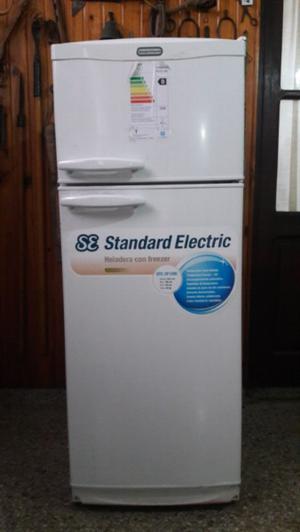 Heledera con freezer marca Standar Electric