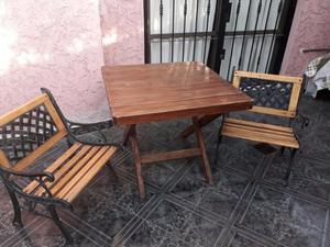 Vendo mesa de madera con sillones de hierro y medera