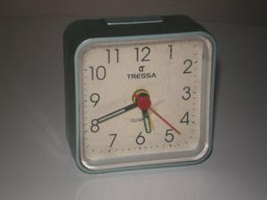 Reloj Despertador Tressa con pila