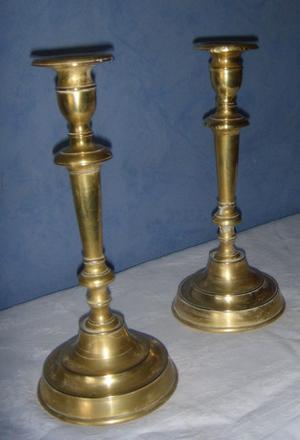 PAR (dos) de CANDELABROS BRONCE MACIZO - 28 cm - 1.7 kg c/u