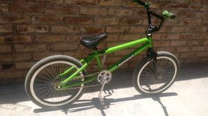 Bicicleta BMX verde
