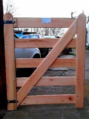 Puertas para exterior en madera de 1 de ancho x 1.20 de alto