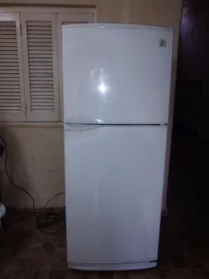 HELADERA CON FRIZER