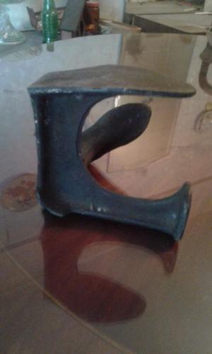 antiguo pie de zapatero de hierro