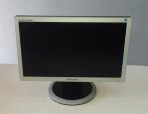 Se vende monitor Samsung lcd 17" + cables