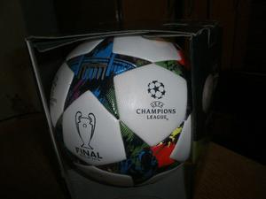PELOTA ADIDAS FINAL UEFA CHAMPIONS LEAGUE OFICIAL MATCH BALL