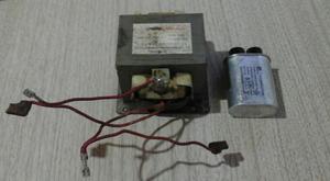 Transformador y capasitor para microondas funcionando