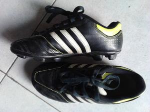 VENDO BOTINES DE FUTBOL “ADIDAS” NUMERO 33, NEGROS CON