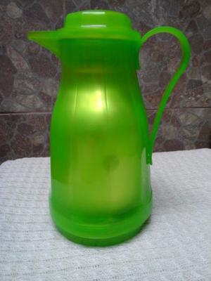 hermoso termo de plastico duro de 1lt sin uso