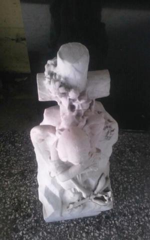 Angel tallado en mármol