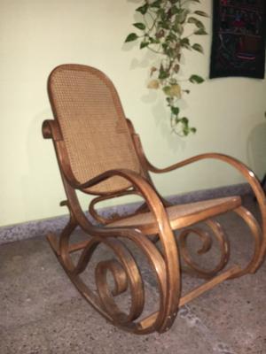 Silla mecedora thonet. Se escuchan ofertas