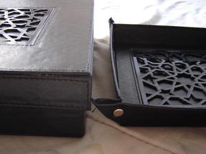 caja y bandejita de cuero con hermoso diseño, imperdible!