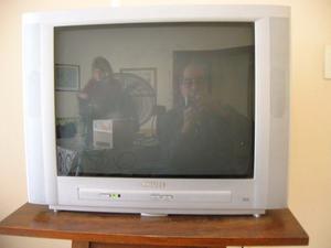 TV Philips pantalla plana 24" c control y mesa Tv