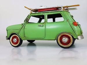 Auto Verde En Miniatura Con Esquies En Techo - Chapa