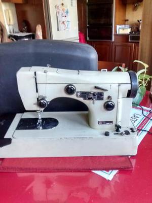 Maquina De Coser Necchi Lycia