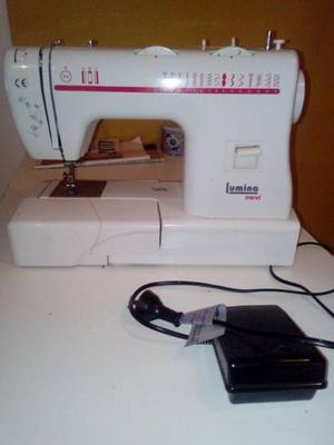 Maquina de coser Lumina Trend..