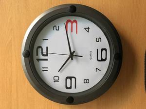 Reloj De Pared 30cm De Diametro Funciona Con 1 Pila Aa
