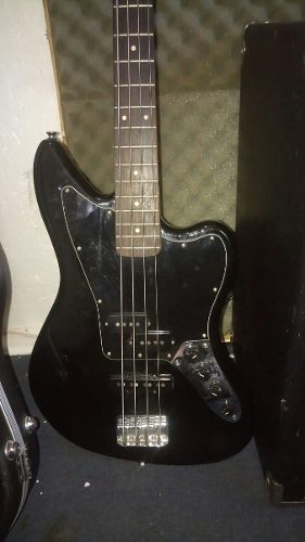 Vendo Combo De 4 Meses De Uso Bajo Fender Squier Jaguar Bass