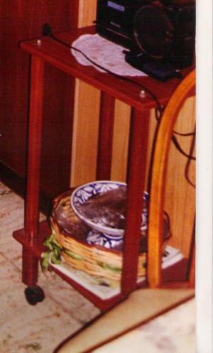 mesa con rueditas (4) de madera VIRARO!!! HERMOSA Y MUY