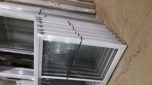 Ventana De Aluminio De 100 X 100 Con Rejas En Hierro Redondo