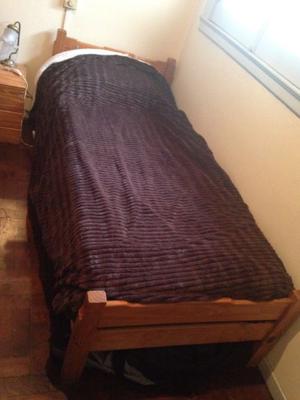 2 camas de pino barnizadas