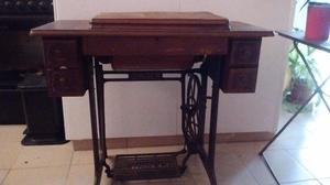 Vendo Maq. coser Singer con mueble