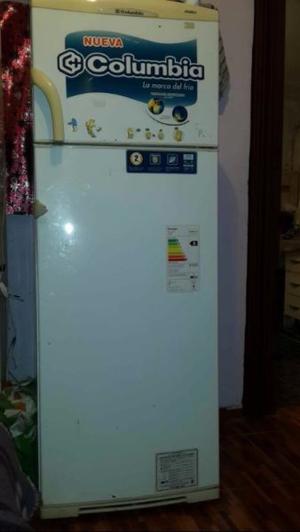 heladera marca columbia con freezer