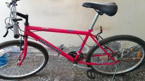 Bicicleta roja $ y chiquita$ 
