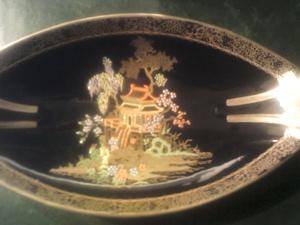 Porcelana Inglesa con motivo chino, muy especial con oro 24K