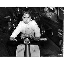 antigua foto calesita con moto tipo siambreta y autitos 18 x