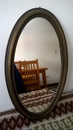 Espejo de madera ovalado colgante