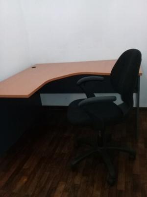 Mesa y Silla de escritorio ergonómica