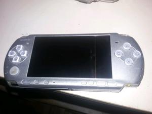 PSP con protector y 5 juegos (sin cargador)