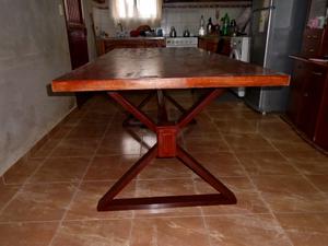 Mesa con base en hierro industrial